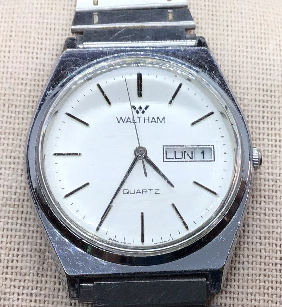 WALTHAM シルバー ヴィンテージ ウォッチ watch Waltham Quartz Analog Watch Water Resistant 30m Singapore