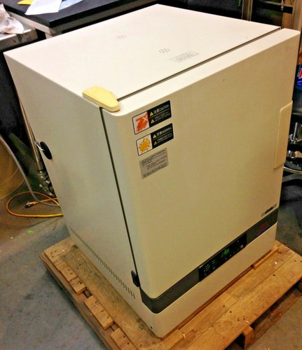 Sanyo MIR-162 Gravity Convection Incubator - Picture 5 of 7