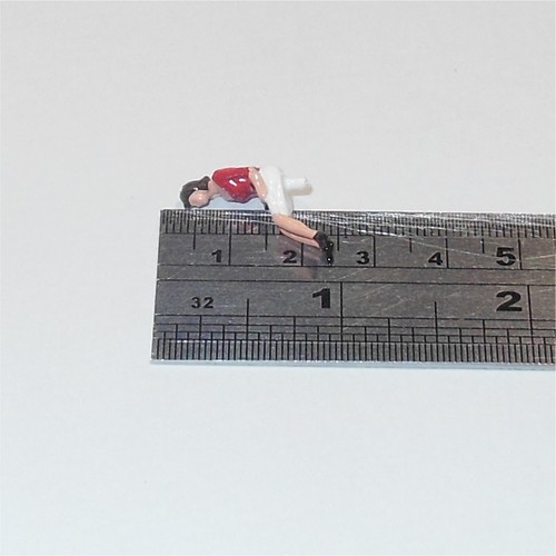 Dinky Toys 152 Rolls Royce Phantom V Painted Female Passenger Figure - Picture 3 of 4