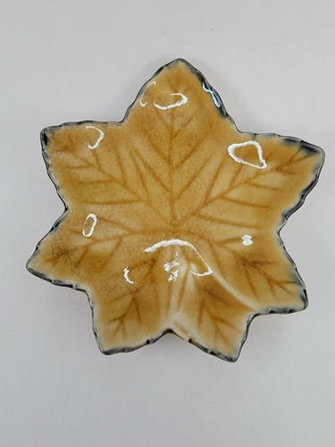 4 Japanese Maple Leaf Ceramic Dishes with Crackle Glass Glaze Finish  - Picture 2 of 5