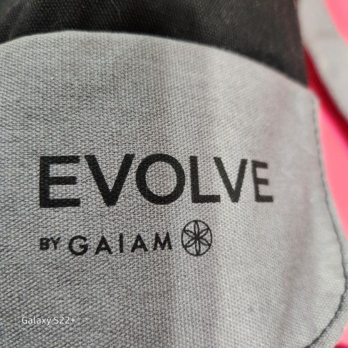Exercise Mat Bag Evolve By GAIAM Adjustable Strap 2 Pockets Purple 62"x23" - Picture 2 of 6