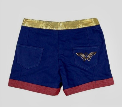 *LOT OF 2 NEW ITEMS* NEW W/TAGS WONDER WOMAN COSPLAY SHORTS SIZE S & WW84 SOCKS - Picture 2 of 8