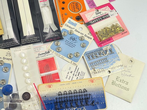 Vintage 61pc Sewing Sew Knitting Lot Zippers Buttons Snaps Fasteners Needles Etc - Picture 8 of 12