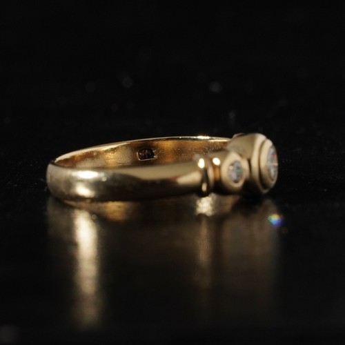 Vintage .15ct Diamond Round Bezel 9ct Yellow Gold Ring Three Stone Trilogy - N - Picture 7 of 14