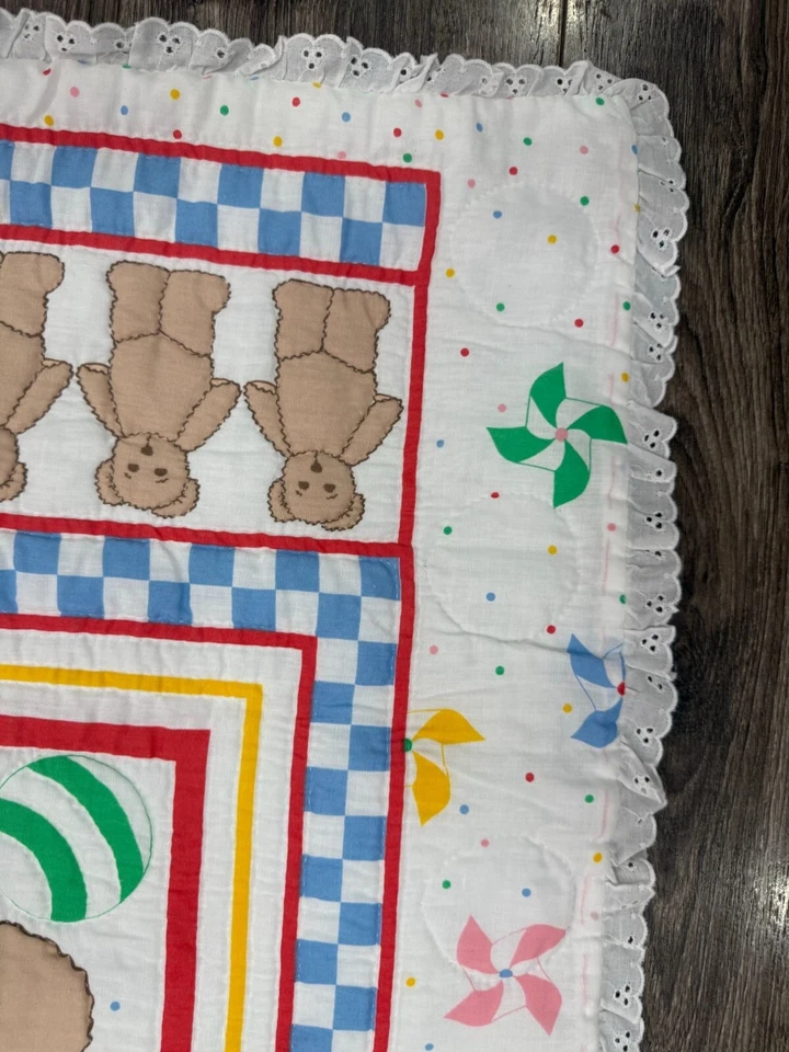 Edredón de bebé vintage hecho a mano con retazos de oso de peluche 35" X 46 algodón decoración de guardería Foto 4 de 4