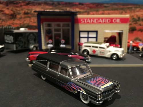 1:64 Hot Wheels Limited Ed 1963 63 Cadillac Fleetwood Hot Rod Hearse with Flames - Picture 2 of 6