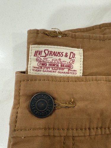 Levi’s Men 502 Taper Cargo New Without Tags Tan Khaki 31 x 30 NWT