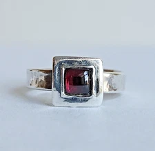Silpada 925 Sterling Silver Ring – Garnet – Size 6 – Vintage Designer