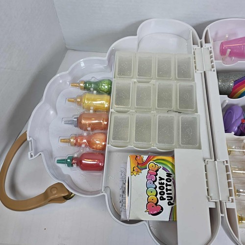 Kit de limo Poopsie Pooey Puitton y estuche de transporte monedero caca - Imagen 3 de 13
