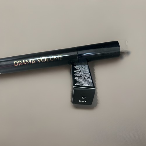 KORRES Volcanic Minerals Mascara Extreme Volume 01 BLACK 0.37 Oz NIB Italy - Picture 3 of 6