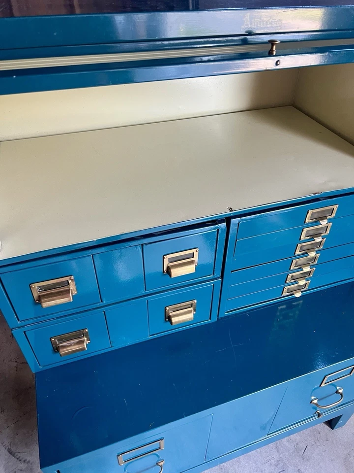 Archivador vintage de metal Amberg azul con vidrio Foto 4 de 4