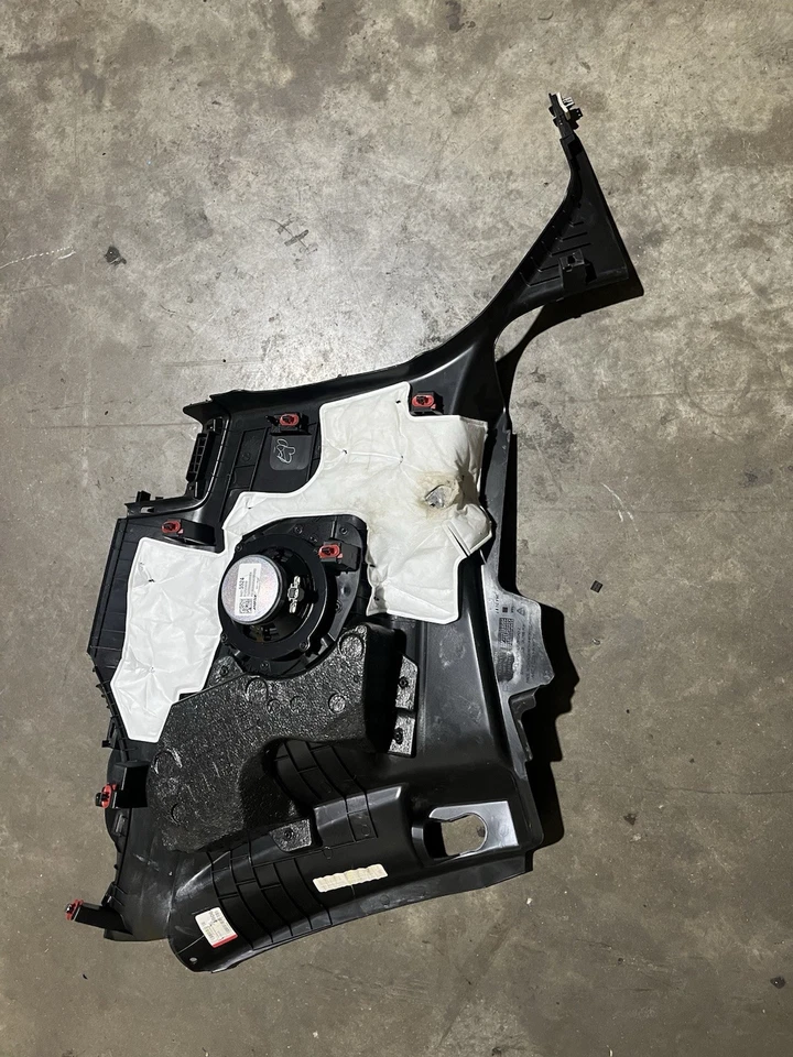 Chevrolet Camaro 2016-2019 lado del pasajero derecho cuarto moldura panel interior OEM Foto 3 de 4