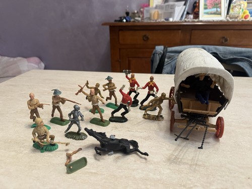Lotto soldatini misti e da recupero Nardi con carro western vintage collezione