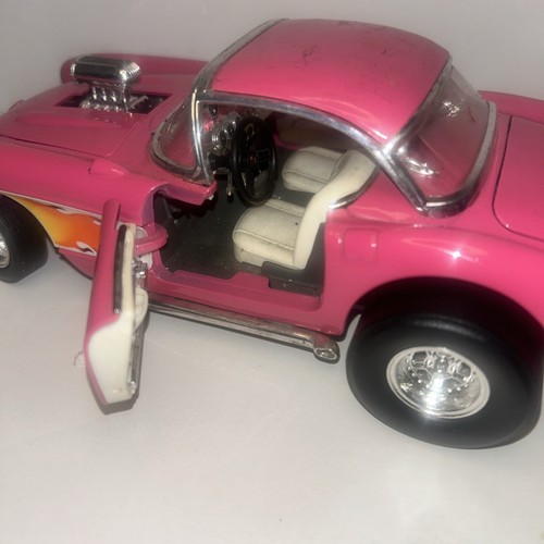Road Signature Road Legends 1957 rosa Chevrolet Corvette Gasser Druckgussauto - Bild 3 von 8