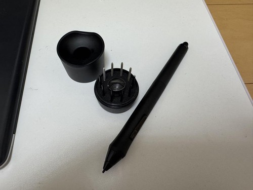 Wacom Intuos Pro Pen Tablet PTH-651 S1 srebrny edycja specjalna używany - Zdjęcie 3 z 5