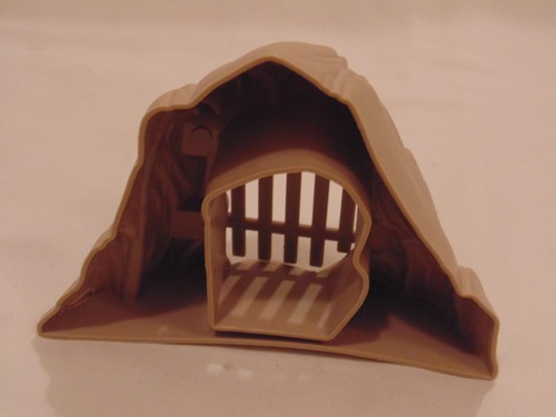 W.A.W Desert Alliance Ruins & Prison Accessories – 6 Pieces Plastic 8.5cm – Used - Picture 3 of 5