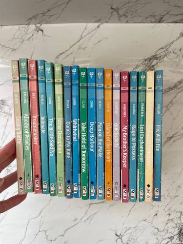 18x Mills & Boon 1980s Romance Reading Novels Books Job Lot Bundle
