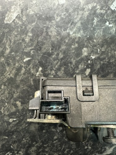 VAUXHALL ASTRA H Mk5 05-10 BOOT TAILGATE RELEASE LATCH LOCK 13117285 CEK12 - Picture 3 of 5