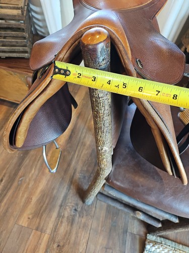 The PRIX D by HARRY DABBS 17" English saddle - Picture 7 of 16