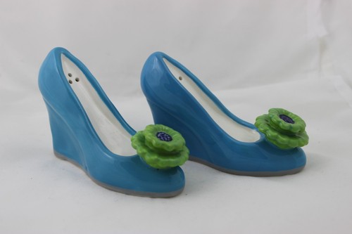 Grasslands Road Blue High Heel Shoe Salt and Pepper Shakers - Picture 4 of 6