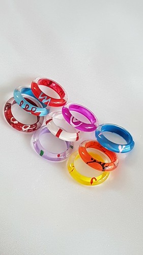 2 Vintage K 50mm LUCITE Resin Acrylic Mix Design Narrow Band Ring Colour Choice - Picture 3 of 5