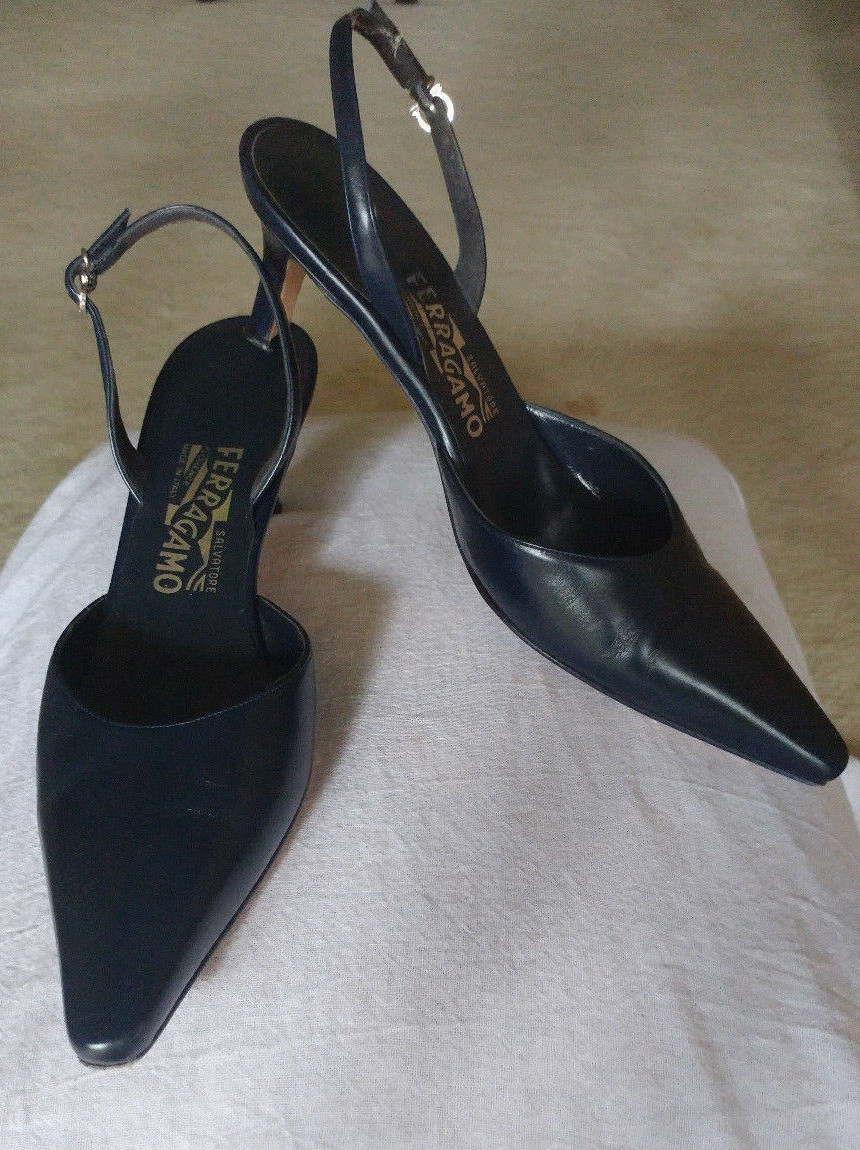 Salvatore Ferragamo Navy Leather Pointed Toe Slingback Pumps 2.5 2.5 2.5 inch Size 7.5 B 15920f Salvatore Ferragamo Navy Leather Pointed Toe Slingback Pumps 2.5 2.5 2.5 inch Size 7.5 B 15920f