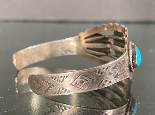 Vintage Fred Harvey Era Navajo 3-Stone Turquoise Sterling Silver Cuff Bracelet - Picture 15 of 18