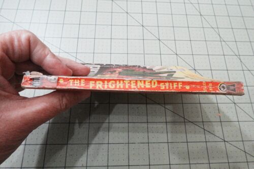 THE FRIGHTENED STIFF VON KELLEY ROOS VINTAGE DELL MAPBACK PULP ERA MYSTERY - Bild 3 von 3