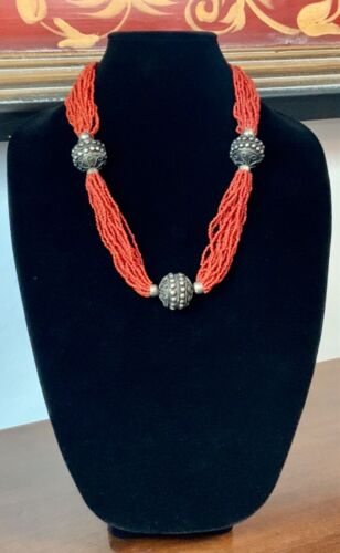 Collana di perle colore corallo rosso lunga 20 fili 24" - Foto 2 di 6