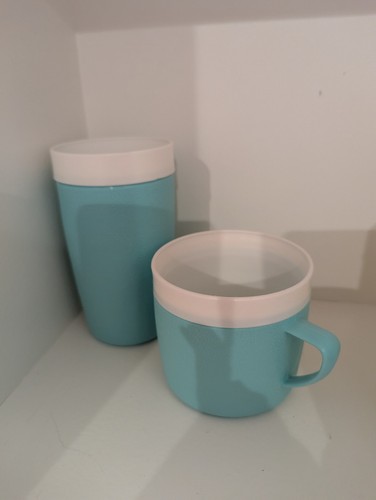 Bolero Therm-O-Ware 8-oz Plastic Drinking Cups Blue/Green/Yellow/Pink - Picture 3 of 4