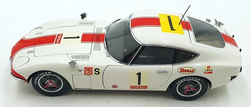 Autoart 1/18 Scale 86715 - Toyota 2000 GT #1 24Hrs Fuji 1967 White/Red - Image 3 of 4