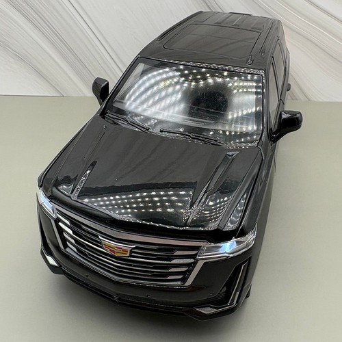 2021/2025 Cadillac Escalade - Black -1:24 Scale - Picture 3 of 10