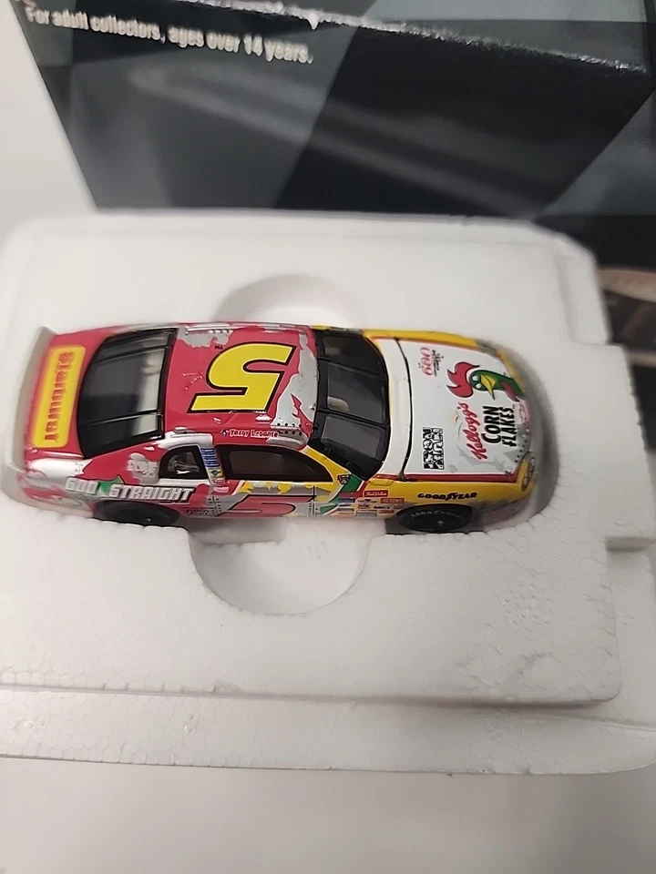 1998 Hot Wheels Legends Terry Labonte #5 1:64 Nascar & Mirror Display Case #129 - Image 4 of 4