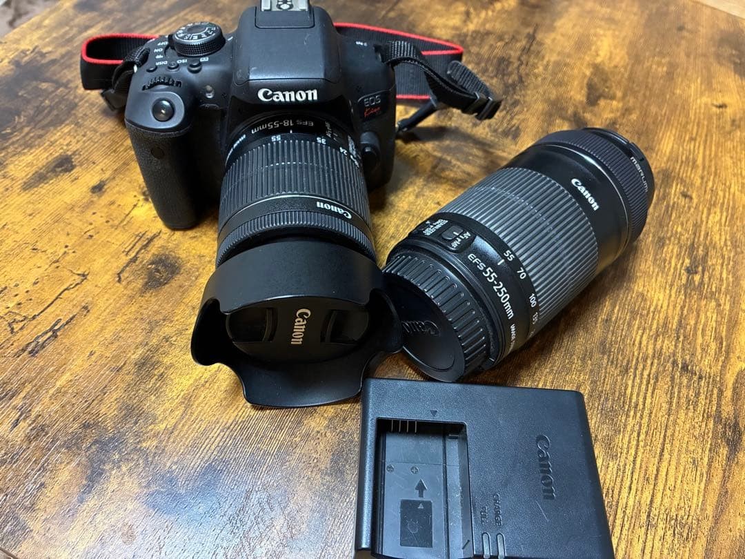 Canon EOS Kiss x8i Camera with 2 Lenses EFS 18-55mm EFS 55-250mm 