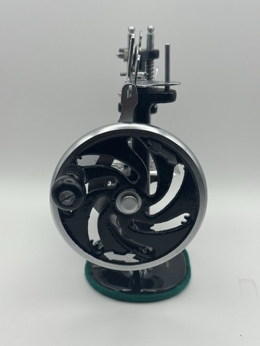 RAR Vintage Singer Sew Handy Modell 20 Nähmaschine/Kinderspielzeug mit Holzkoffer - Bild 6 von 15