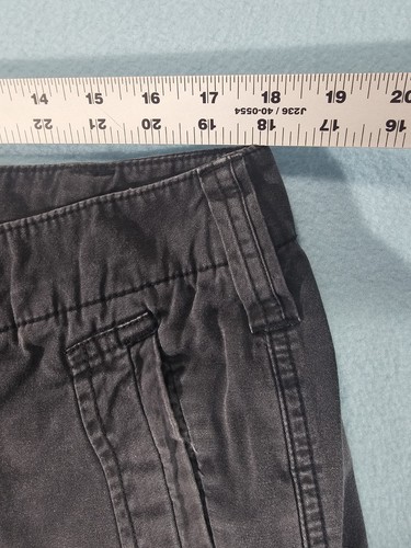 Pantalones Cortos Carga DKNY Talla 36 Gris Oscuro Bolsillos Sólidos Algodón Plano - Imagen 2 de 8
