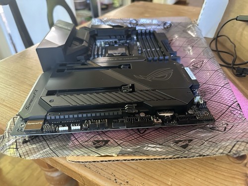 ASUS ROG MAXIMUS XI Code Intel Z390 LGA 1151 ATX Gaming Motherboard - Zdjęcie 5 z 7