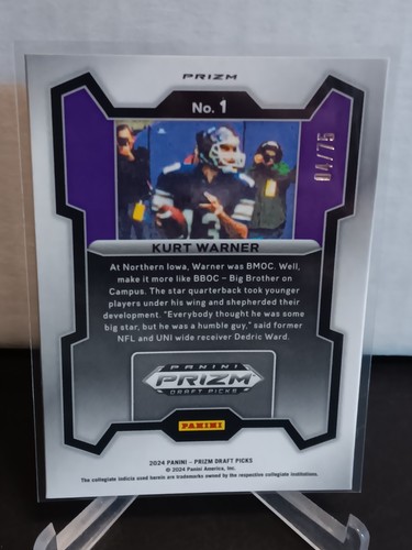 Selecciones de draft de Prizm KURT WARNER 2024 púrpura Prizm 4/75 norte de Iowa Uni - Imagen 4 de 4