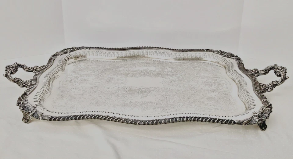 Crown Silver Co. Bandeja con patas de placa de plata asas 30" bayas frondosas perforadas ornamentadas Foto 2 de 4