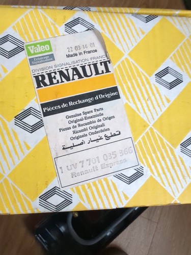 Renault Extra II Rear Lamp O/S/R 7701035366 - Picture 3 of 3