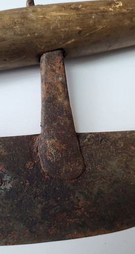 18. JAHRHUNDERT PRIMITIVER SCHWERER HANDGESCHMIEDETER EISEN / HOLZ LEBENSMITTEL KRÄUTER ZERKLEINERER - Bild 4 von 5