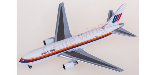 1:400 AeroClassics AC411378 United Airlines B767-200 N602UA+Free Tractor - Picture 7 of 7
