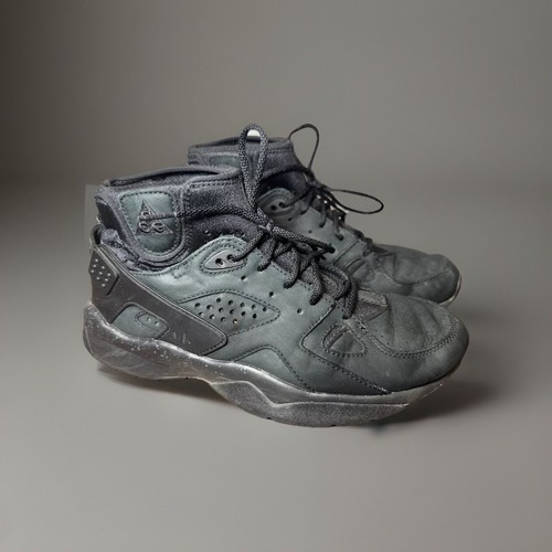 *OG 2015 RELEASE* Men’s Size 9/ Women’s Size 11 - Nike ACG Mowabb Blackout