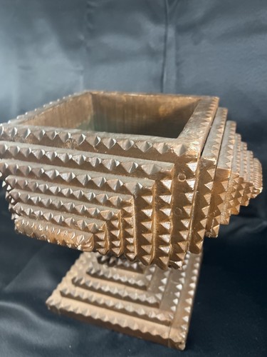 Vintage/Antique “Tramp Art” Carved Wooden Box With Pyramid Detail Reclaimed Wood - Picture 8 of 24