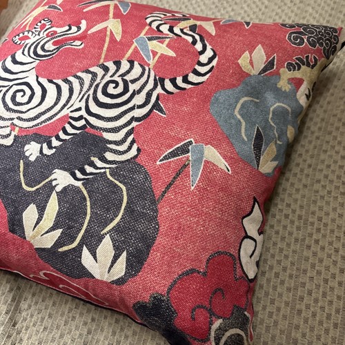 1-NWT P KAUFMANN Home DECORATIVE PILLOW Cotton/Linen Duck Feather Filled 24x24 - Picture 3 of 7