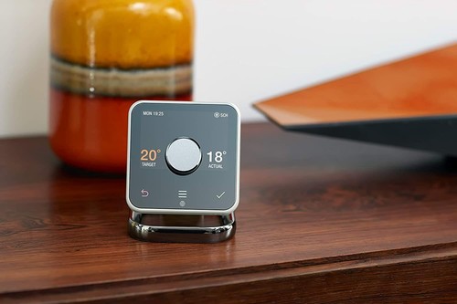 Hive Active Heating Only Wireless Thermostat with Hub for Combi Boiler - Picture 4 of 5