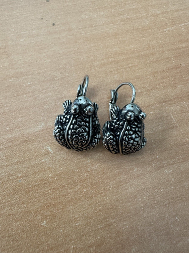 Frog Earings on Silver plated wire closure 1" in length - Picture 3 of 4