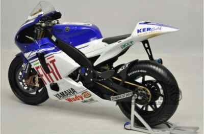 YAMAHA YZR-M1 VALENTINO ROSSI CAMPEON MUNDIAL 2008