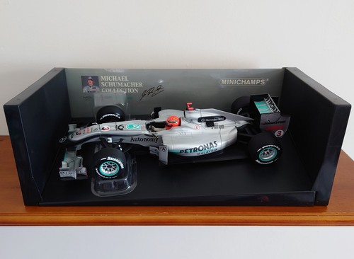 Michael Schumacher 2010 Mercedes W01 1/18 Minichamps *Rare/Mint* - Picture 2 of 12