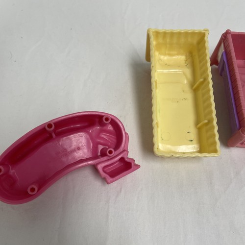 VTG Fisher Price Sweet Streets House Furniture Yellow Bed, Pink Couch Mauve Bed - Picture 7 of 9